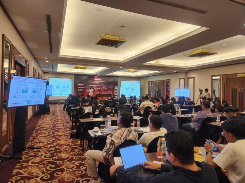 Antusiasme masyarakat saat talk show Motul yang edukasi konsumen soal performa motor di Yogyakarta