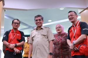 Menaker RI Apresiasi Hubungan Industrial yang Transformatif dalam Penandatanganan PKB XVI Bridgestone Indonesia