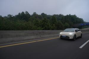 Semakin Mentereng, ION UT Raih Penjualan Tertinggi di Segmen Medium Hatchback EV