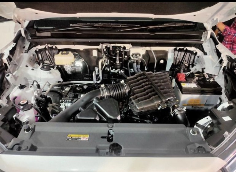 Komponen mesin dan radiator yang terdapat pada mobil Toyota