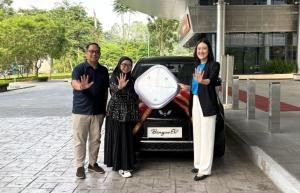 Wuling dan Traveloka Serahkan 1 Unit BinguoEV Sebagai Hadiah Utama Gebyar Traveloka