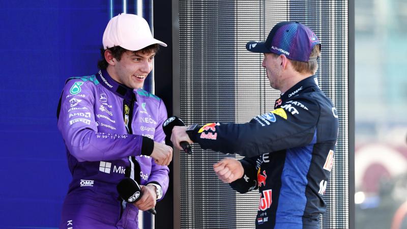 Max Verstappen dan Kimi Antonelli, bertemu di baris depan Miami..  (Foto: f1)
