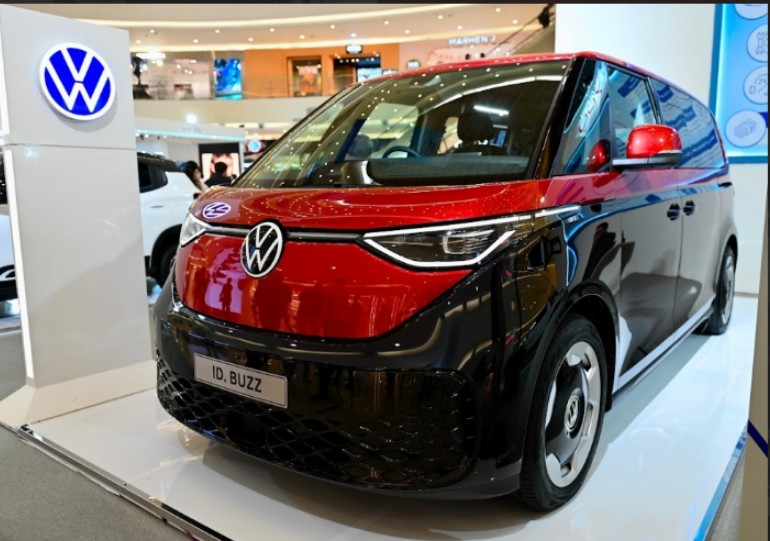 Tampilan keren dan memukau Volkswagen ID. Buzz berubyang diluncurkan di Jakarta