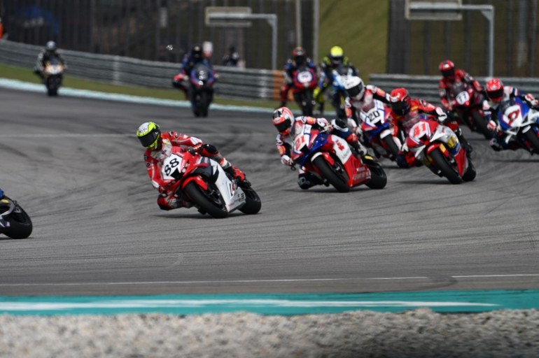  Pembalap Honda Indonesia bersaing ketat dalam sebuah balapan ARRC 2026
