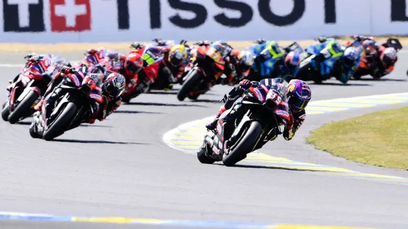 Start P8, Jorge Martin (Aprilia) langsung pimpin sprint race GP Prancis 2026. (Foto: GnG-crash)