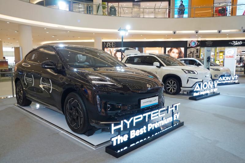 Deretan mobil listrik yang didisplay GAC Indonesia di Senayan City, Jakarta