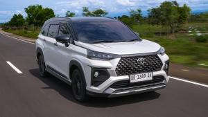 Toyota Veloz HEV Puncaki Mobil Hybrid Terlaris April 2026, Merek China dan Korea Menyusup ke 10 Besar