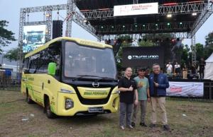 Hino Serahkan Unit Anniversary ke PO Sima Perkasya  di Jamnas Bismania 2026