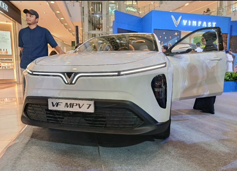 Tampilan elegan VinFast VF MPV 7 yang diproduksi di Subang Jawa Barat