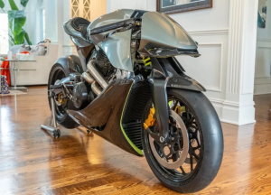 Aston Martin x Brough Superior AMB 001 Masuk Pasar Motor Bekas: Mainan Mewah Harga "Miring"