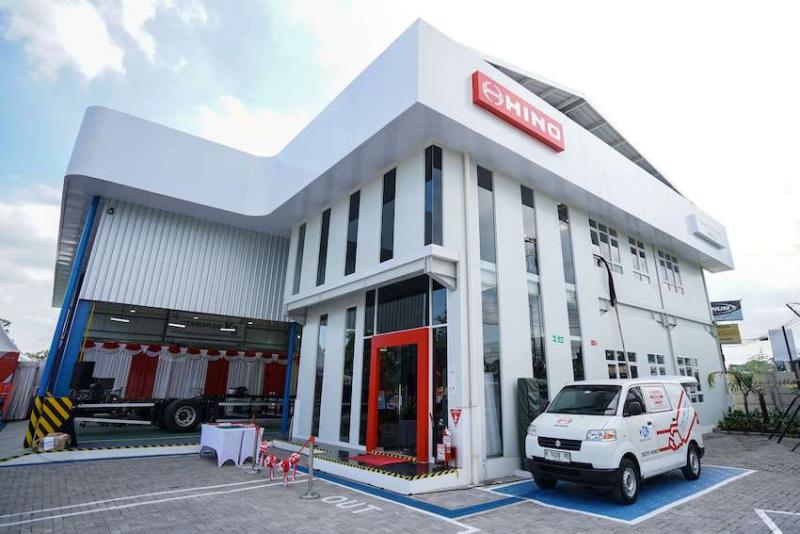 Dealer 3S Hino yang memiliki layanan lengkap untuk para partner bisnis 