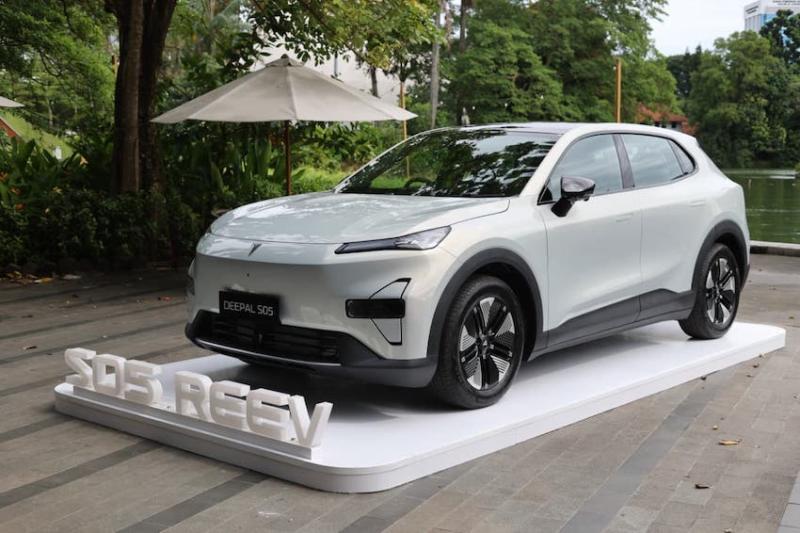 Tampilan mobil Changan Deepal S05 dengan teknologi REEV yang efisien untuk perjalanan jauh