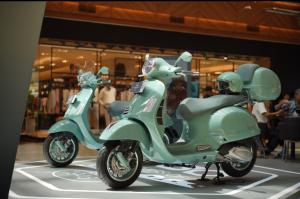 Nikmati Debut Eksklusif Vespa Edisi Ulang Tahun ke-80 dan Vespa GTS Super Tech 250 di Pondok Indah Mall 2