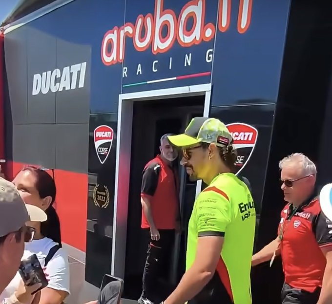 Franco Morbidelli saat sambangi paddock Ducati di WSBK Misano.  (Foto: ist)