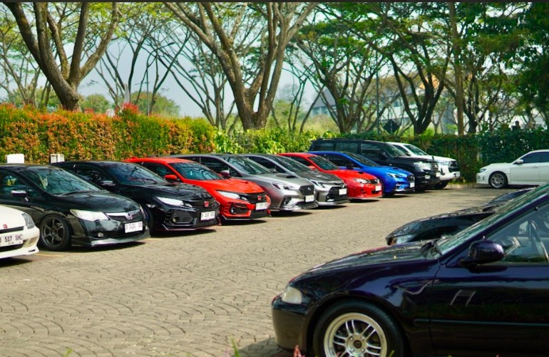 Deretan mobil modifikasi yang hadir dalam JDM Run 2026 Fun Trip di Bandung 
