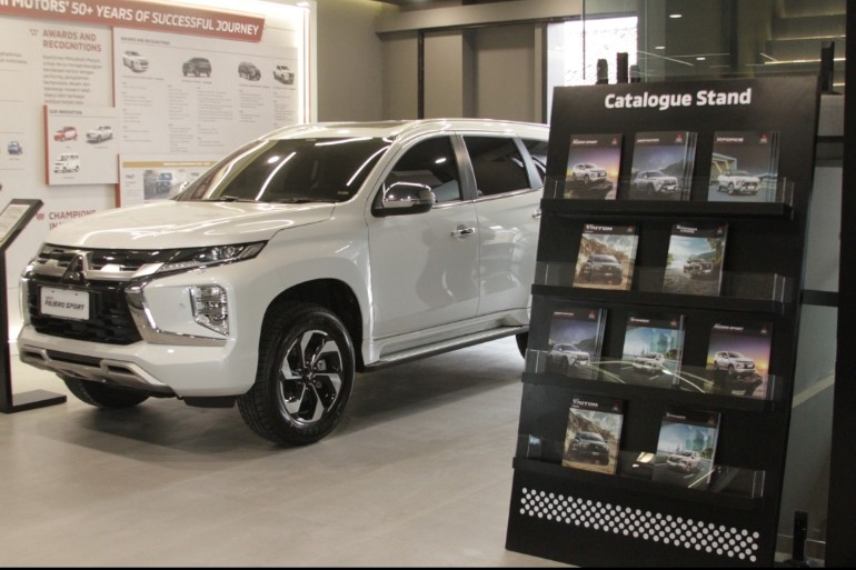 Mitsubishi Pajero Sport yang dipajang di dalam Diler baru di Setiap Budo, Jakarta