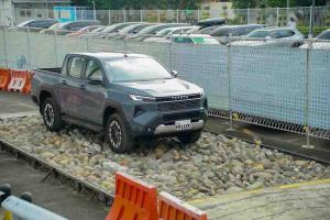 Toyota Luncurkan New Hilux: Dukung Produktivitas Operasional dan Adventure Ekstrem