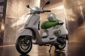 Menolak Tua: Vespa Edizione Ottantesimo, Simbol 80 Tahun Eksklusivitas Hanya 1.946 Unit