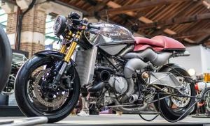 Gila! Motor Naked V8 1.000cc 2-Tak Bertenaga 280 HP Siap Mengaspal