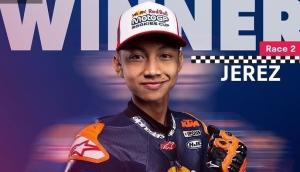 Kiandra Ramadhipa Keluar Sebagai Juara, Indonesia Raya Bergema di Panggung Red Bull MotoGP Rookies Cup