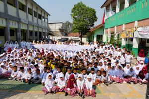 Wuling Gelar Program CSR Bakti Pendidikan, Ikut Adakan Perlengkapan Sekolah