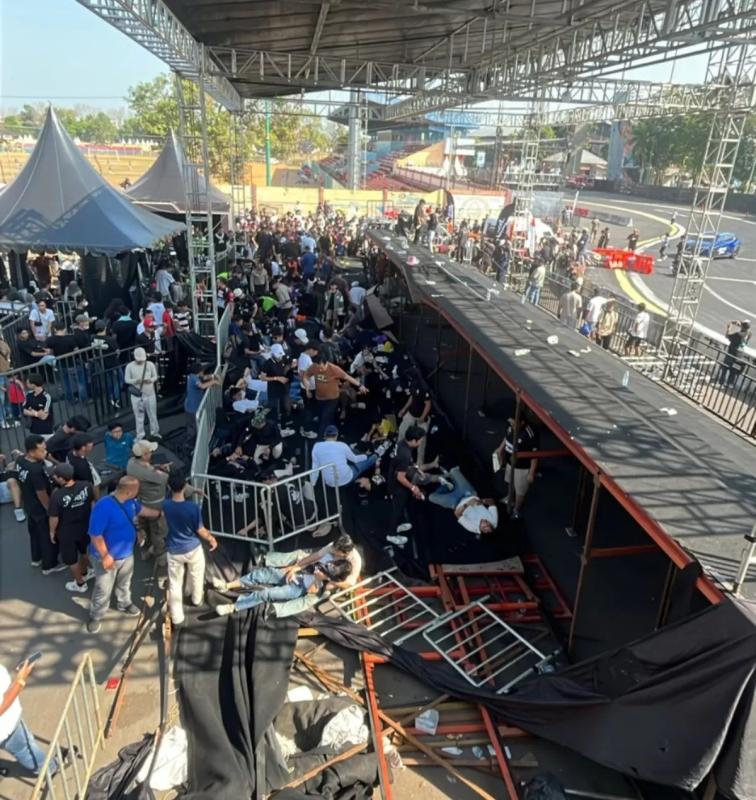 Ini bagian tribun stadion yang roboh. (Foto: suaramerdeka.com)