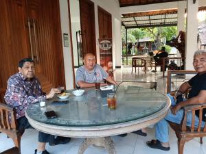 Seru-Seruan Mengenang Targa Tasmania Bersama Konglomerat Maher Algadri