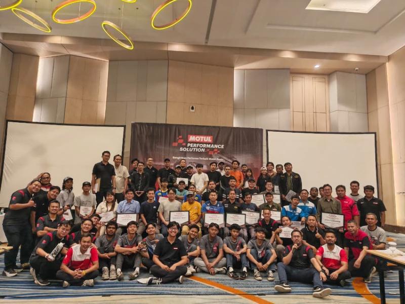 Para bengkel rekanan yang ikut dalam acara Motul Performance Solution untuk meningkatkan standar dan kualitas pelayanan