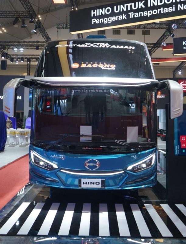 Tampilan mewah bus RM 280 ABS Retarder yang menggunakan sasis Hino