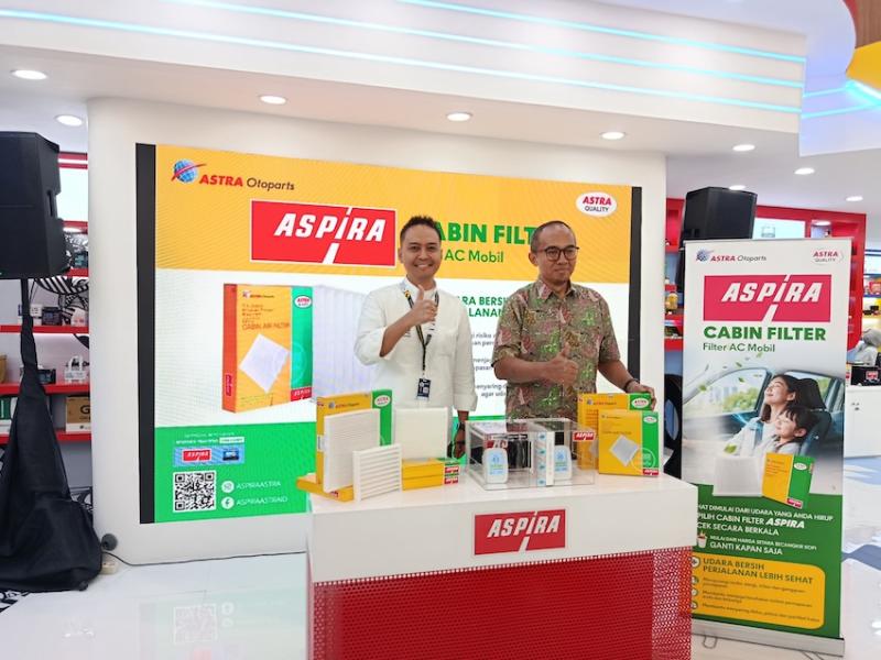 Pihak Aspira berpose dengan produk baru Cabin Filter Aspira 