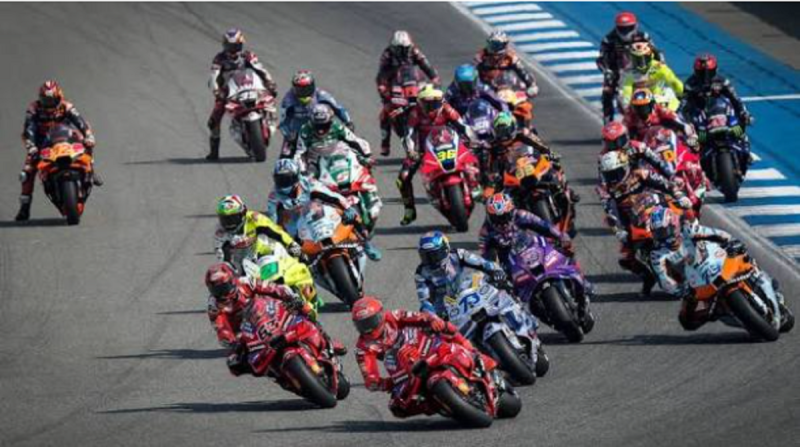 Demi mencetak pembalap berbakat dan tangguh yang mampu bersaing dalam turnamen MotoGP, Honda Racing Corporation (HRC) meluncurkan program bertajuk Honda Racing School & Scholarship. 