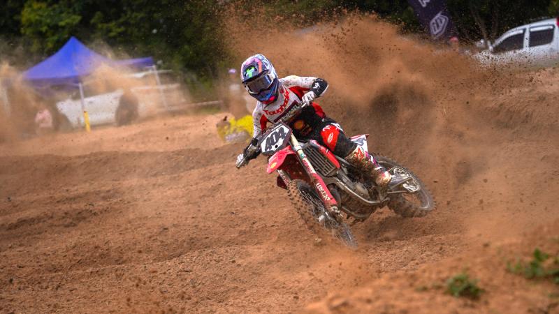 Diva Ismayana #26 dan M Zidane #404 - Ducati MX Team Indonesia (Foto: Ducati Indonesia)