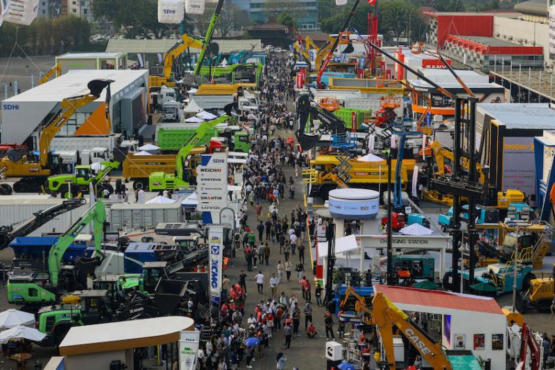 Ragam kendaraan berat untuk menunjang kemajuan bisnis industri yang dipajang di Engineering Week 2026