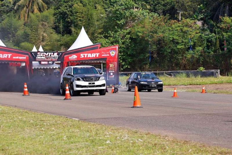 Keseruan Sentul Drag Record by SIMPATI Hyper 5G Kejurnas Drag Race 2026 