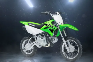Ringan, Mungil, dan Bikin Penasaran: Kawasaki KLX110 2026 Cocok Buat Main Off-Road 