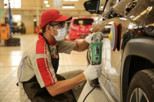 Ingin Mobil Tetap Kinclong, Ini Tips Rawat Cat Mobil yang Efektif