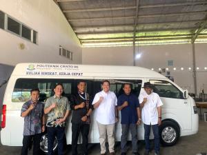 Indomobil Foton Sumbang Mobil Listrik ke Politeknik Cristo Re untuk Pengembangan Ilmu dan Teknologi Mahasiswa
