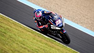 Moto2 2026 Jepang: Izan Guevara Raih Kemenangan Manis, Mario Aji Gagal Finish!