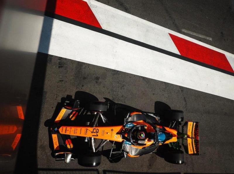 Mobil F1 McLaren yang memiliki performa dan ketahanan luar biasa di lintasan balap