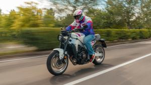 Yamaha XSR900 Terbaru Hadir Pakai Warna Ikonik Bergaya Retro, Siap Curi Perhatian!