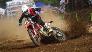 Main Cantik di Grand Final Kejurnas Motocross 2026, Diva Ismayana Kokoh Pimpin Puncak Klasemen!
