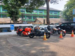 Bukan Sedang Touring, Lima Anggota MBI Depok Justru Merapat ke Warung Solo