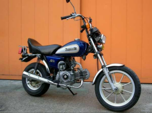 Bukan Harley, Ini Kawasaki AV50: Cruiser Mungil Bermesin Bebek yang Bikin Melirik