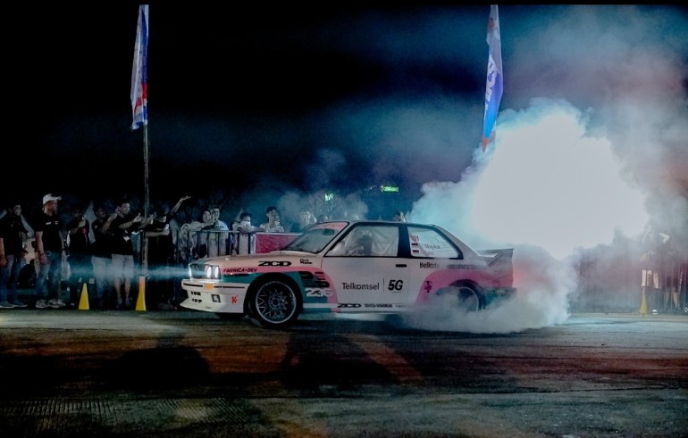 Mobil balap Rifat Sungkar yang ikut meramaikan Makassar Gear Up Show