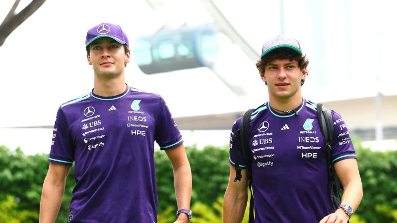 George Russell (kiri) dan Kimi Antonelli (kanan) - Mercedes-AMG F1 Team (Foto: F1)